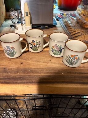 Set of four vintage mcm stoneware flower coffee mugs no chips or cracks